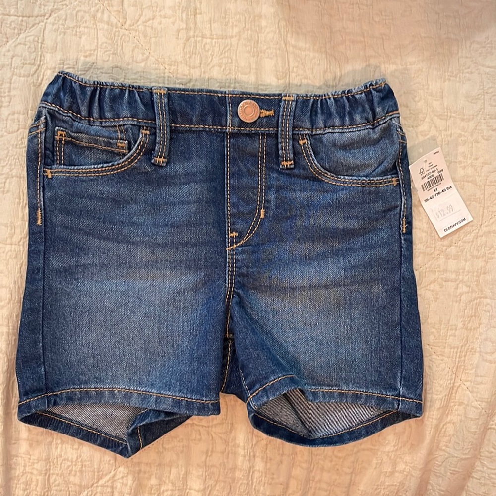 NWT Old Navy Jean Shorts. Size 4T